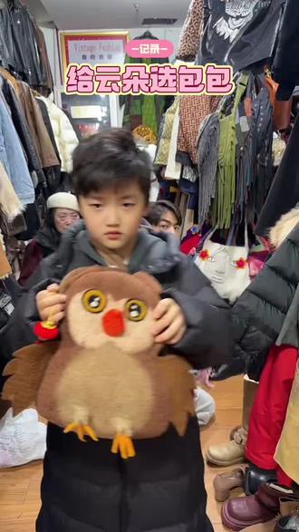 小姐夫持巨资130元,给云朵和石头买2包#热门 #纳迪尔 #盈公主#热门小助手 #热门话题