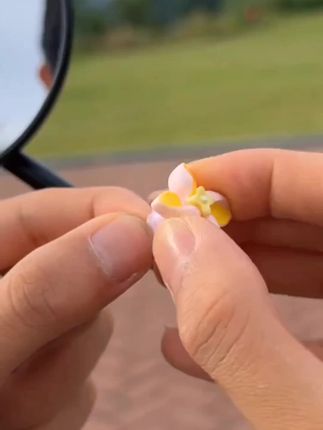 车车上贴几个旋转小风车 随风转动,顺风顺水顺财神 真的很好看#车载摆件 #旋转小风车 #电动车饰品 #超便宜超划算 #电动车装饰