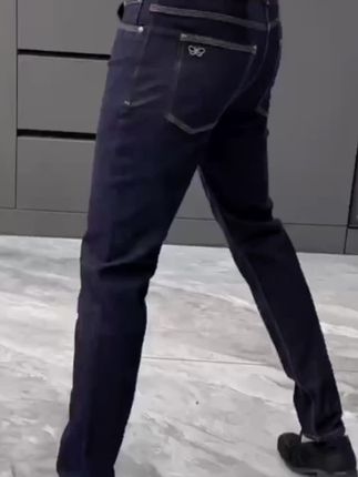 欧货高品质蓝色牛仔裤男士春夏季百搭休闲直筒裤净版明线修身男裤#男士休闲百搭牛仔裤 #男士牛仔裤 #高端大气 #潮男穿搭 #男士高品质蓝色牛仔裤