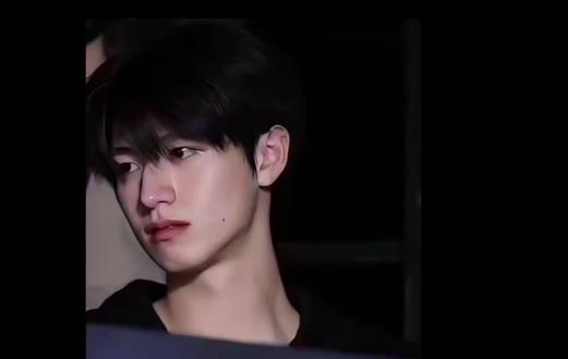 “从美国到他的城市还要8个小时,在飞机断联的8个小时内,他向我坦白了一切” #朱志鑫