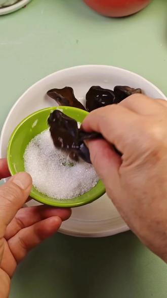 黑木耳蘸白糖你吃过吗?#吃出来的健康 #创作者中心 #创作灵感 #快成长计划