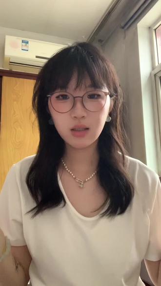 不知道会不会有人看到这个文案,刚刚在隔壁已经写过一遍了,但是莫名还想倾诉,今天才得知喜欢的人已经有女朋友了,莫名好难过,像失恋了一样提不起精神又不敢跟身边的人说,只好默默地写在这里,视频是还没得知消息的时候拍的,所以还希望没影响到大家的观感,但是我知道肯定没几个人看我拍的视频,我好差劲#好物分享 #平价好物#种草