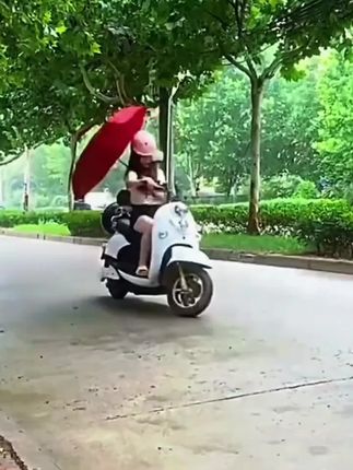 #电动车雨棚#伸缩折叠雨棚#电动车好物#遮阳伞