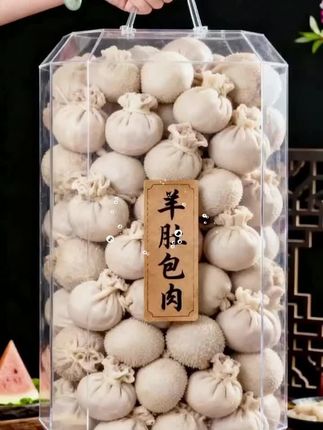【快抢!羊肚包肉6斤装,好吃划算还匠心!】 草原直供羊肚包肉,6斤足量超实在! 手工精洗羊肚裹鲜羊,炖一炖肉香汁浓,咬一口弹嫩入味。 家庭分享、好友小聚,这分量管够! 趁实惠,速屯草原美味,啃个尽兴!#肚包肉#羊肚包肉 #抖音美食推荐官 #味道好极了你们想吃吗 #草原美食@上热门🔥🔥🔥