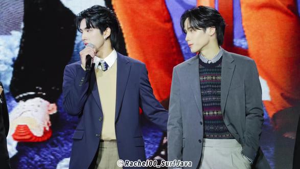 恭喜我们SurfJava小情侣三搭啦,好吃好吃爽爽爽 #SurfJava #swensurf #javabh #head2head #gmm
251125 GMM推介会SurfJava发言部分完整fo
背景的橙色和两个人内衬的英伦风毛衣好搭啊 感觉是那种会走在伦敦街头拿起相机记录对方的情侣 会坐在一起喝咖啡 然后Java蹦蹦跳跳拿着新买的黄油曲奇倒着走在前面 哥哥就拿着两个人的外套笑盈盈地看着爱人撒欢的样子
年上就是这样一款
新剧的人设我很喜欢 大大咧咧0和主动心机1其实很带感 lp一开始可能喜欢女生 这种非典型直掰弯也是我爱吃的一款 太幸福了 再次恭喜我们SurfJava三搭
(≧w≦)
/*自摄禁二改,授权请私信