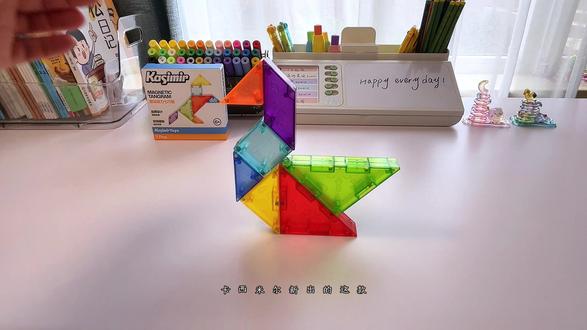 是玩具又是数学教具,可平面可立体拼搭,#锻炼孩子思维能力 平时孩子在家多练习,边玩边学锻炼数学思维#磁力七巧板 #七巧板 #磁性七巧板