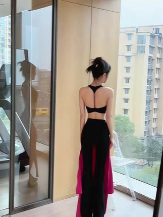 #运动女孩 #瑜伽外套 #运动上衣 #好身材练起来 #早秋穿搭