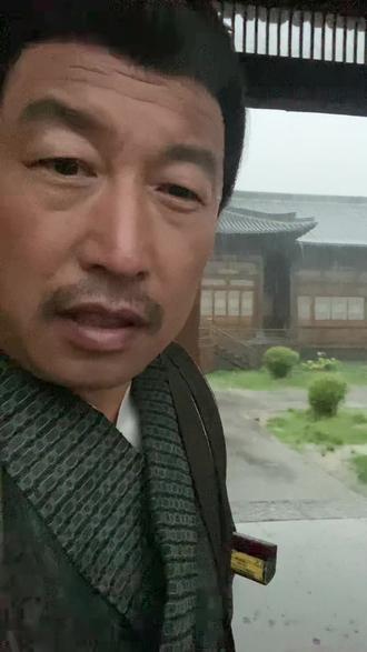拍戏遇到大暴雨,这下倒霉了! #暴雨 #大雨 #下雨 #横店 #王玉坤