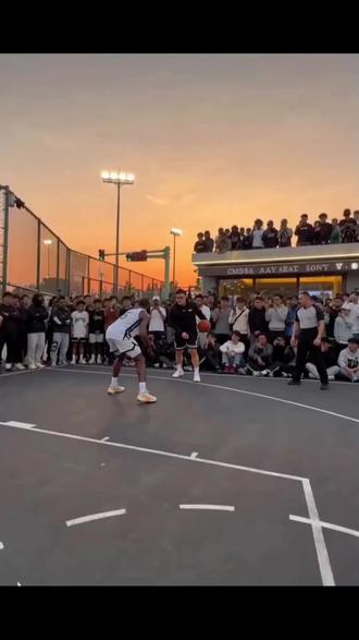 今天这个战斧劈扣太刷了!!!#暴力扣篮 #Ai暴力扣篮视频 #篮球特效 ##一套动作行云流水 #谁还没个隐藏技能