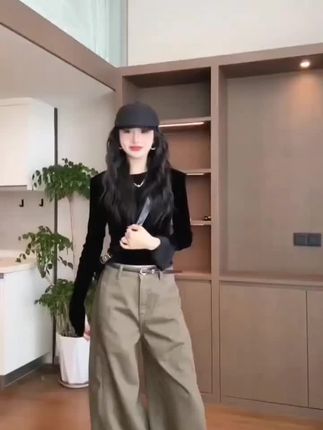 2025秋季新款轻奢设计感气质长袖上衣休闲百搭时尚洋气牛仔裤套装#套装 #显高显瘦显气质 #时尚穿搭 #套装 #梨形身材穿搭