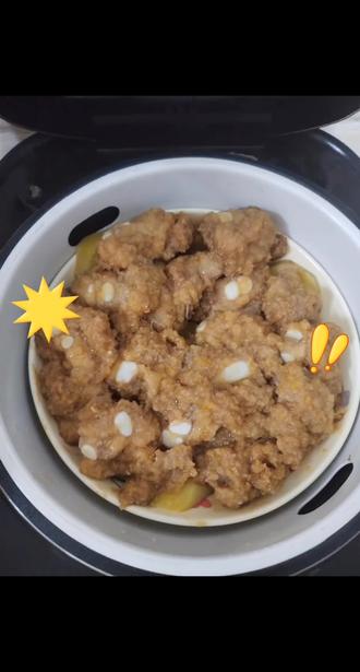 粉蒸脆骨是一道非常受欢迎的家常菜,口感软糯鲜香,脆骨部分嚼起来脆爽可口,而且富含钙质,营养丰富#美食 #家常菜 #粉蒸脆骨肉#在家做美食 #日常分享