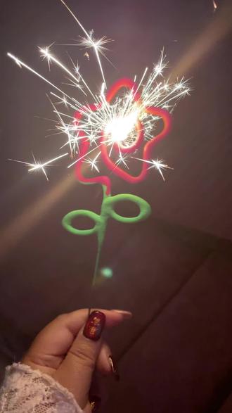 一个仙女棒放了三分钟#爱心爆炸 #收藏好久的音乐终于用上了