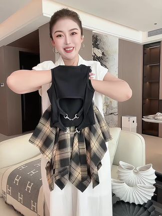 这个套甜酷风两件套,时尚又百搭,家里有小女孩的一定要买一套试试,简直太时髦了#时髦穿搭 #今日穿搭 #气质范 #夏季时尚穿搭 #时尚穿搭分享