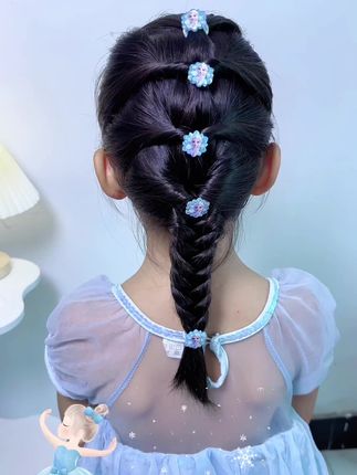 爱莎公主发型,每个女孩的爱莎公主梦#儿童发饰 #爱莎公主发型 #儿童编发#生女儿就是用来打扮的