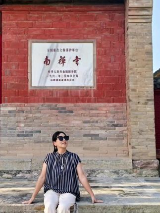 山西古建旅行日记~南禅寺,中国现存最早唐代木构建筑。 谁懂啊,当你踏进距今1243年的唐代木建筑时的震撼!用手抚摸着,用脸紧贴着,那种感觉让人恍惚,仿佛穿越去到了那个年代。#历史古迹 #古建筑之美