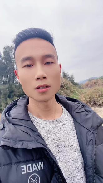 关于网上很多人讲美国化债的一个说法,把黄金价格推高,到时候把黄金再卖给我们,又把黄金价格砸下去,他们又买回去,一来一回就把债务平掉了,我都想笑😂