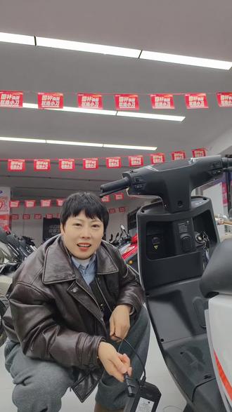 教你电动车如何正确充电,这两步能护电池,防隐患!!!#黄平小刀电动车#电动车充电##电动车安全