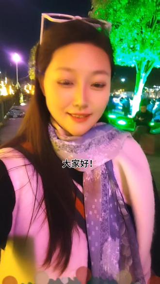 今年央视春晚的主持词“骐骥驰骋”,我觉得特别适合送给每一位在路上的奋斗者。
这四个字,藏着四层厚重的力量:
骐,是守住底色的文化自信;
骥,是志在千里的理想坚守;
驰,是全力以赴的责任担当;
骋,是敢闯敢拼的开拓格局。
新的一年,愿我们都能如骏马般,既有扎根大地的定力,又有纵横四海的魄力。骐骥驰骋,势不可挡!
#2026马年大吉#央视春晚文案
#利川利川#李秀玲