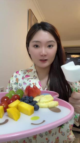 巧克力棉花糖饼干最好吃,棉花糖夹水果排行榜🍓=🫐>🍍>🥭>🍇>🍅#零食试吃员 #炭烤棉花糖 #美食测评 #吃货日常