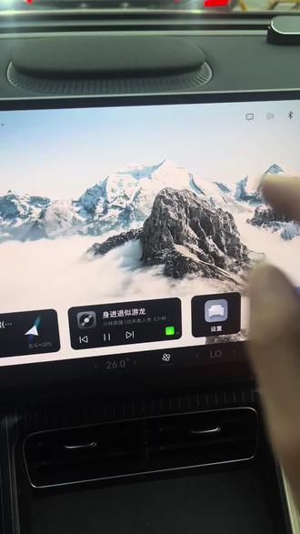 “好多粉丝问我瑞虎8自动启停咋关,还有自动驻车好不好用——今天咱唠实的!”
你看啊,车机屏幕往下一滑,这不就着启停和驻车键了嘛,我提车头两天就把启停关了,真怕它老启动伤电瓶!驻车我倒一直开着,等红灯不用脚踩刹车,多省劲儿!
但有个事儿得说:倒车的时候用驻车,你得轻踩油门!重踩真有点慌,全靠自己找脚感
评论区来唠:你们开瑞虎8,启停是常年关着,还是偶尔会开啊?#自动启停#自动驻车#汽车#全新瑞虎8#全新第五代瑞虎8