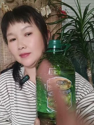 认真讲品,橄榄油特级初榨的,不仅是厨房的好帮手,还是姐妹们美容的小助手呢。#抖音推广 #带货达人#助农