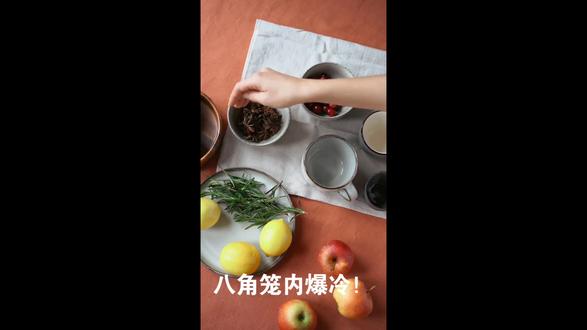 八角笼内爆冷!中国格斗女王跨级冲冠遗憾落败,为何全网却集体刷屏“虽败犹荣”?这场UFC巅峰对决刚落幕就强势霸占热搜,阅读量飙升千万,背后原因堪称热血与感动并存!
作为草量级王者,张伟丽毅然跳出舒适区,挑战统治蝇量级多年的“子弹”舍甫琴科,这份勇气本身就引爆期待。五回合鏖战全程高能,张伟丽进攻犀利,多次打出精彩重击,即便在身高体重处于劣势的情况下,依旧顽强反击绝不退缩。而舍甫琴科则凭借精湛地面技术掌控节奏,双方攻防转换堪称格斗教科书,每一次缠斗都让观众直呼过瘾。
比赛结果虽有遗憾,但张伟丽赛后的表现更让人破防。她微笑拥抱对手尽显大将风范,含泪道歉却不忘鼓励自己“跌倒了还能站起来”,这份坚韧赢得全球拳迷尊重,连对手都坦言这是职业生涯最艰难的一战。争议判罚引发热烈讨论,而她敢于挑战极限、永不言弃的体育精神,更超越胜负本身,成为全网共鸣的核心。
这场对决不仅是技术的较量,更是意志的比拼。张伟丽用行动诠释了体育精神的真谛,输了比分却赢了人心。屏幕前的你觉得这场比赛最精彩的瞬间是什么?你是否期待张伟丽下次强势归来?快来评论区聊聊你的看法,一起为中国女将加油打call!#科普 #触及真心电视剧 #知识科普 #做饭小技巧 #美人计短剧