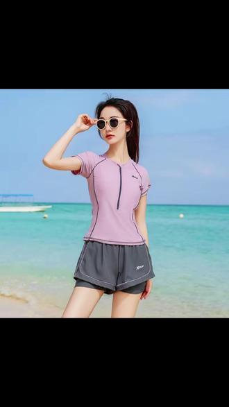 想去海边玩,又不想穿的太暴露,那你一定要试试这件特步家的分体泳衣,不仅好看还保守,上身效果也很绝美!而且它的面料很好,穿上很舒服,一点也不勒肉,弹性超大,怎么动都不会卷边,也不会往上窜。#泳衣 #分体式 #好物分享 #亲肤柔软舒适透气 #显瘦穿搭