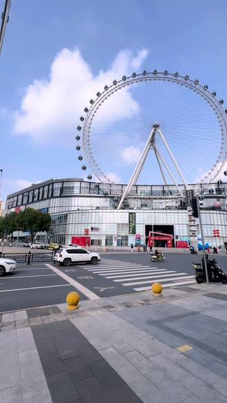 永川吾悦广场“渝西之眼”摩天轮新春活动浪漫开启!2月13日至3月3日,购门票到店核销就有机会得饮品券、抓娃娃币#约会 #浪漫 #摩天轮 #情人节