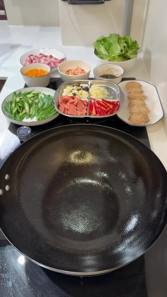 在家做饭也太幸福了吧!
今日吃:农家一碗香、蒜蓉粉丝蒸鲍鱼、白灼生菜。
#健康美食自己做 #做菜我是认真的 #晚餐