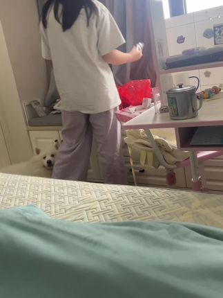 当还在睡觉的妹妹 遇上过来搜刮妹妹零食的姐姐🤣🤣😂😂😂 #姐妹日常互怼 #周末时光