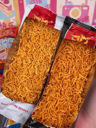 快来看这款超棒的碎碎面,里面包含了六种口味,一次性吃个够,在也就选择困难症,追剧一把一把炫超满足。#碎碎面 #干脆面 #追剧小零食 #太好吃了 #办公室零食