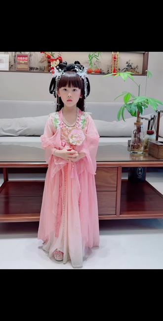 《木兰辞》背诵~ 这衣服适合表演点节目😂
新脑子就是好用,听几遍就能背上了😍
#亲子共读 #萌娃背诗 #传统文化