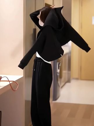 #上热门 #休闲减龄穿搭 #面料柔软舒适 #美出高级感 #谁穿谁好看 @DOU+小助手