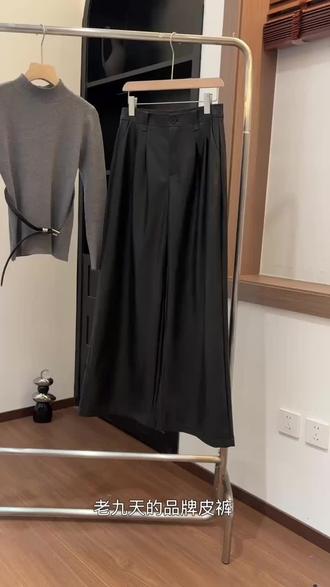 #dou上热门 💰79.9包邮
⚠️只有几十条❗️推荐微胖 高个子姐妹自己穿吧😂九天收回来的【酷飒风阔腿皮裤】真蛋白皮,自带肌理感,强烈的极简个性化,率性 时尚✔️属于又篙级~又很日常好驾驭的皮裤!!
Z0221高品质阔腿皮裤
数量:40+
颜色:黑色
码数:lxlxxl 小码110-120 大一码加15
裤长:106-107-108
腰围:70-74-78@DOU+热门灵感 @DOU+上热门 @DOU+小助手 @我要上热门 @Dou音助手 @🌈DOU🔥上热门 @抖加🔥上热门🔥dou+🔥热点宝