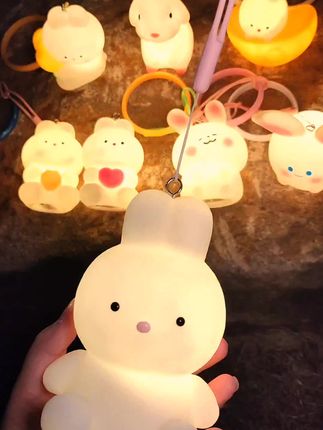 超可爱手提花灯,超美超治愈。#中秋节手工灯笼 #中秋小夜灯 #中秋节 #手提灯笼 #发光玩具