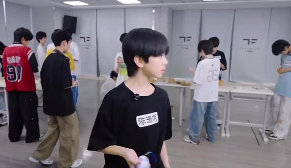 陈璟翊#tf五代练习生 #端午物料 #tf五代试训生 @陈璟翊(yi) @不乘的陈璟翊 给点流量@抖音小助手