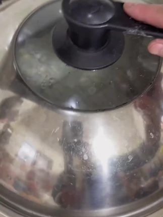 河南特色美食蒸菜蟒,皮薄馅足,打开包装上锅蒸一下即可,一口下去满满的都是馅!还是小时候的味道#地方特色美食 #蒸菜蟒 #菜馍 #妈呀太香了 #河南美食