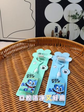 你家孩子是怎样刷牙的 科学守护宝宝牙齿 选这种s型牙刷 #美乐口 专为小朋友设计的牙刷 最主要的还分龄哦