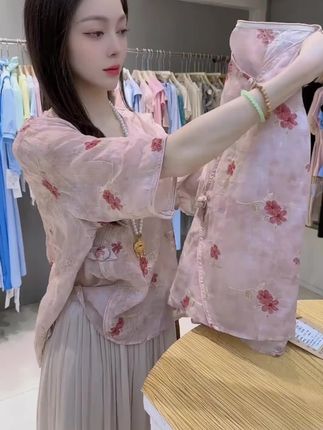 #百搭上衣#宽松上衣#休闲上衣#显瘦上衣#时尚上衣