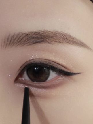 柔雾感眼线真的更显精致贵气!太丝滑了! #眼线胶笔 #眼线教程 #日常眼线怎么画 #眼线到底怎么画