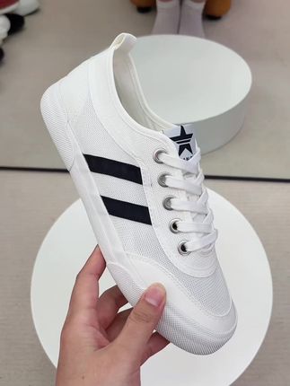#夏季穿搭 #百搭小白鞋 #脚宽脚胖都可以 #软底软面穿上超舒服