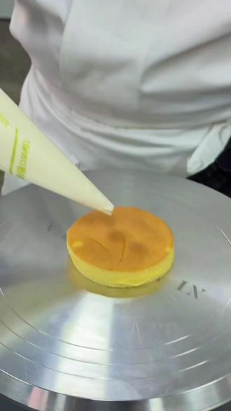 期待2025年的平安夜
不止平安夜,愿你夜夜平安 #平安夜 #圣诞 #平安果 #奶油蛋糕 #蛋糕制作过程