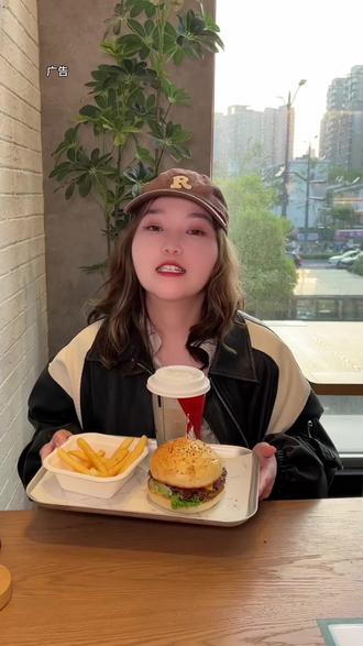 必胜汉堡的招牌牛堡套餐真的好好吃 #新店开业 #VBURGER #必胜汉堡 #这家汉堡超能打 #必胜客出汉堡了
