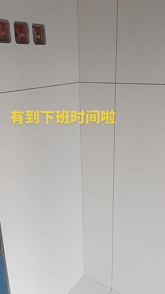 #抖音二创激励计划 #抖音30天完整涨粉执行方案(每日任务+爆款开头文案+全套操作,直接照做即可)
一、每日固定必做任务(每天照着完成,20分钟就能做完)
1、发布要求
1. 每日发布2条原创短视频
2. 发布时间
第一条:中午12:20
第二条:晚上20:15
3. 视频时长统一控制:22~32秒
2、日常养号操作
1. 每天浏览同行视频15分钟,正常点赞、完整看完,模拟真人行为
2. 去10个同行爆款视频下发布优质评论
3. 及时回复自己视频所有评论,提升账号权重
4. 每条视频搭配5个话题标签(2大热门+3垂直小众)
3、每周固定任务
1. 每周开播4场,每晚21点开播,每场一小时
2. 每周整理3条爆款视频进行二次翻拍
3. 每周日做一次数据复盘,淘汰低流量文案风格
二、30天分阶段详细规划
第一阶段:第1-7天 养号打底期
目标:打好账号标签,解除流量限制,提升基础推荐
1. 完善全部主页资料,置顶三条精选视频
2. 大量观看同领域博主作品,精准定型账号标签
3. 全部视频使用统一封面格式,建立账号辨识度
4. 不刻意引流,专注打磨视频开头和文案
第二阶段:第8-16天 流量起量期
目标:开始撬动自然流量,稳步每日涨粉
1. 套用爆款开头文案创作视频
2. 加大评论区精准引流操作
3. 蹭当下热门BGM、热门话题增加曝光
4. 筛选数据较好的作品,复制同款内容持续输出
第三阶段:第17-24天 爆发涨粉期
目标:流量裂变,粉丝快速暴涨
1. 开启常态化直播引流
2. 打造系列化连载视频,提高用户关注收藏
3. 爆款内容连续复刻,进行流量叠加
4. 优化引导关注话术,提升转粉率
第四阶段:第25-30天 稳定沉淀期
目标:稳定流量,锁住精准粉丝,减少掉粉
1. 固化专属内容模板,形成个人风格
2. 维护粉丝评论私信,增强粉丝粘性
3. 筛选长期长效流量选题,实现被动涨粉
三、抖音万能爆款开头文案(直接复制套用,拉高完播率)
悬念类
1. 为什么很多人做抖音一直没有流量?其实根本不是你内容差
2. 千万别再盲目发抖音了,90%的新人都踩过这个坑
反差类
1. 以前我以为做抖音很难,直到我弄懂了底层逻辑
2. 同样都是发作品,别人轻松上万播放,你却只有几百
痛