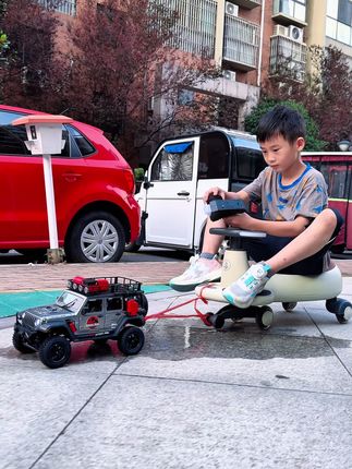 楼下哄娃神器,四驱牧马人遥控越野车,金属驱动套件 #玩具 #玩具汽车