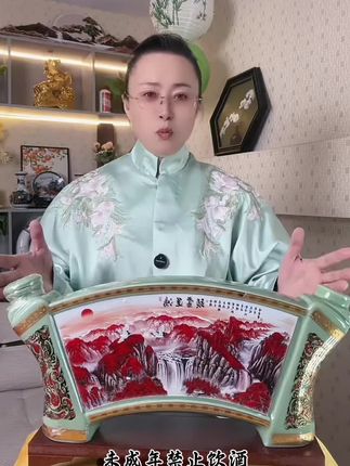 杏花村酿遇景德镇瓷,鸿运当头藏佳#白酒#白酒知识 #好喝不贵 #纯粮酿造 #景德镇陶瓷