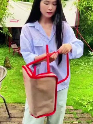 高颜值#笔袋小马扎 携带方便,随时随地打开就能坐,有了它再也不怕累了!#折叠小马扎 #折叠凳 #户外用品 #折叠笔袋马扎