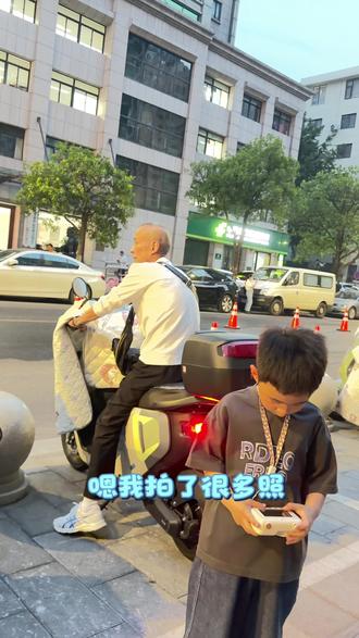 八岁:我个子小? 小小的个子,大大的梦想🤩🤩#日常拍摄小屁孩成长记 #养成系 #男孩 #摄影师 #漂亮姐姐