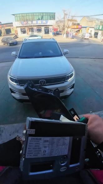 感谢粉丝支持,21款长安35普拉斯,原厂导航黑屏不开机,最后装了大屏导航感觉不好用,最后找到我们修复原厂导航,安装OK#长安原厂导航黑屏卡标不开机#长安导航维修#宝鸡#导航卡标不开机#吉利导航维修