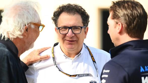 法拉利否认了是他们向国际汽联投诉了梅赛德斯的前翼违规行为 #f1 #赛车 #汉密尔顿 #勒克莱尔 #拉塞尔